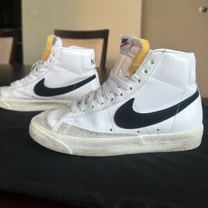 WOMEN'S NIKE BLAZER MID '77